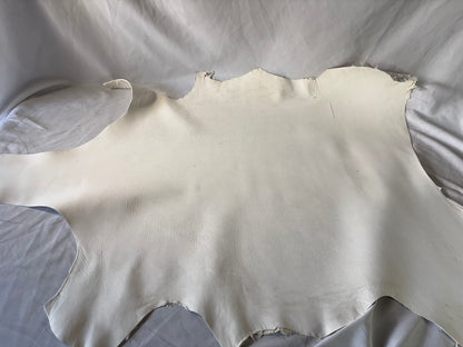 弓道用(試作品)シカ革セ ーム革ヌバック　ライトタイプ　　生成りカラーレザーAランク　63ds　１．５㎜