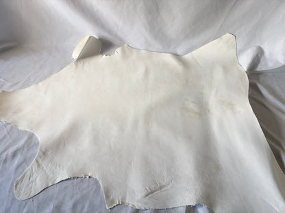 弓道用(試作品)シカ革セ ーム革ヌバック　ライトタイプ　　生成りカラーレザーAランク　48ds　1.3㎜