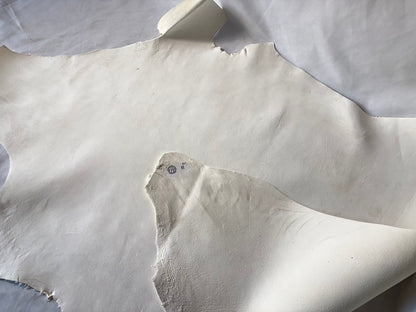 弓道用(試作品)シカ革セ ーム革ヌバック　ライトタイプ　　生成りカラーレザーAランク　48ds　1.3㎜