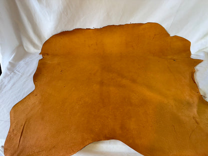 猪革(ヌメ)　クラシックキャメルカラー　Aランク60ds　1.5ｍｍ銀面あり　税込み価格　歴戦猛者　傷多め