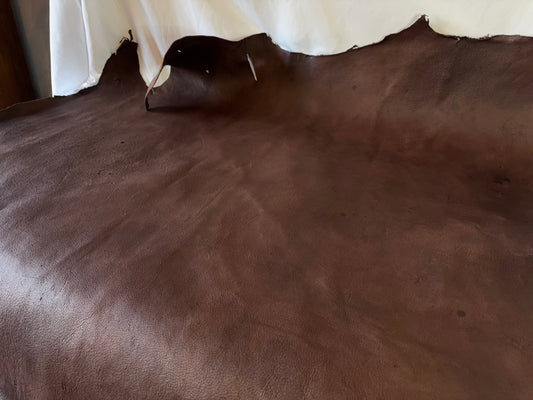 熊革(ヒグマ)ブラウンカラー　1.6㎜　136ds　Aランク　シワあり