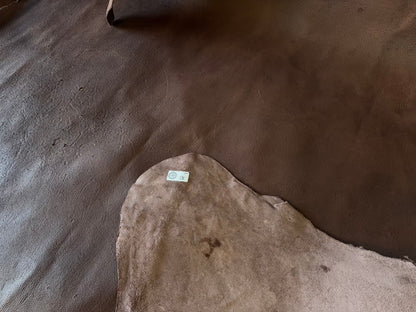 熊革(ヒグマ)ブラウンカラー　1.6㎜　136ds　Aランク　シワあり