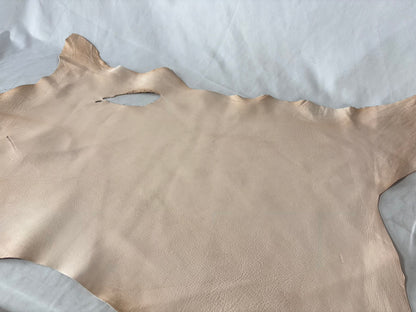 量産安価モデル　シカ革(ヌメ)ソフトタイプ　生成りカラー　平均35ds　0.8㎜～1.2㎜ｍｍ　銀面あり　