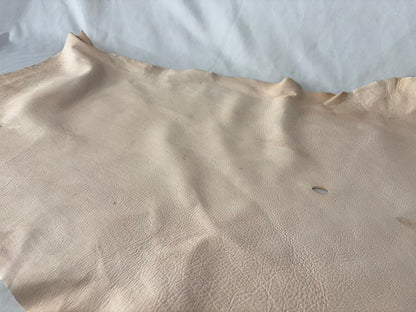 量産安価モデル　シカ革(ヌメ)ソフトタイプ　生成りカラー　平均45ds　0.8㎜～1.2㎜ｍｍ　銀面あり　