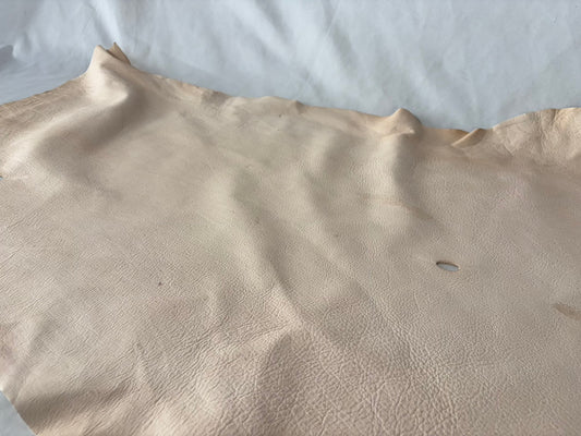 量産安価モデル　シカ革(ヌメ)ソフトタイプ　生成りカラー　平均45ds　0.8㎜～1.2㎜ｍｍ　銀面あり　