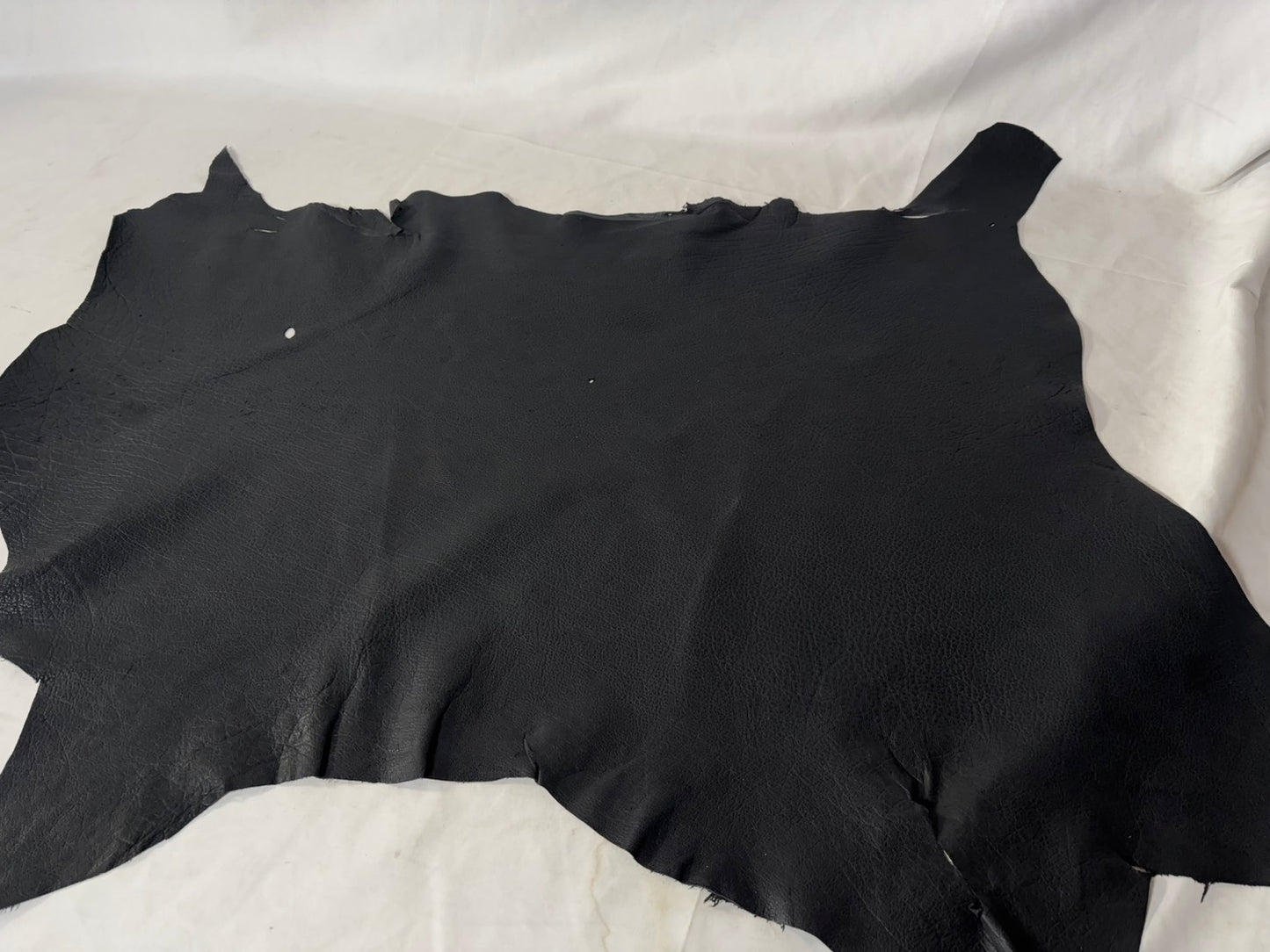 シカ革(ヌメ)ソフトタイプ　ブラックカラー　レザーAランク37ds　1ｍｍ　銀面あり