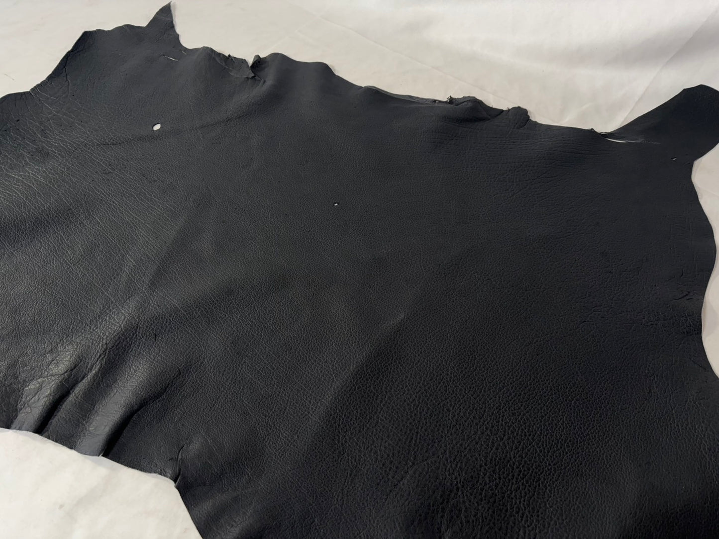 シカ革(ヌメ)ソフトタイプ　ブラックカラー　レザーAランク37ds　1ｍｍ　銀面あり