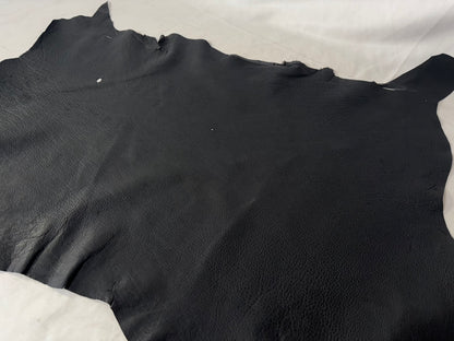 シカ革(ヌメ)ソフトタイプ　ブラックカラー　レザーAランク37ds　1ｍｍ　銀面あり