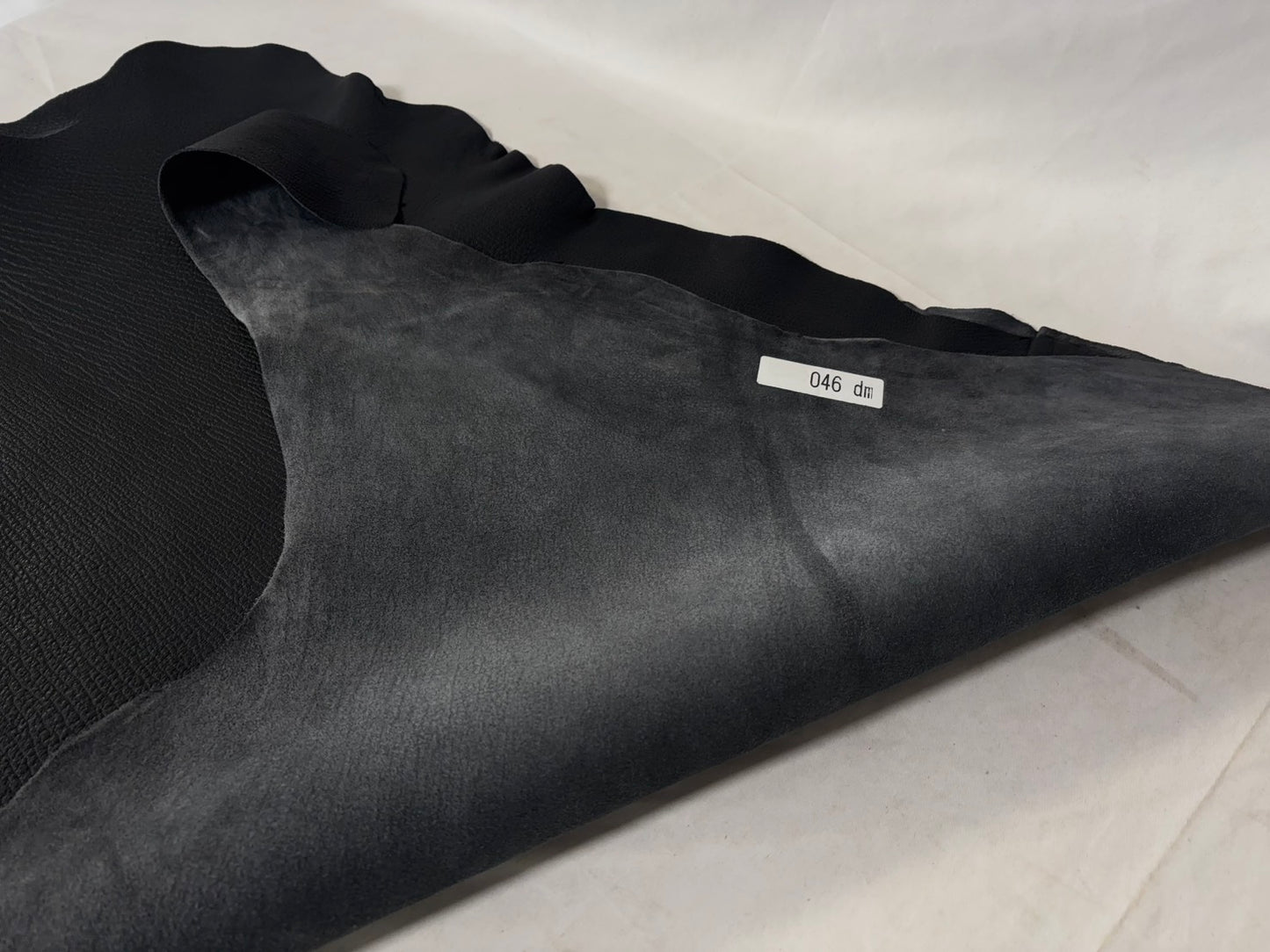 シカ革(ヌメ)ソフトタイプ　ブラックカラー　レザーAランク46ds　2ｍｍ　銀面あり