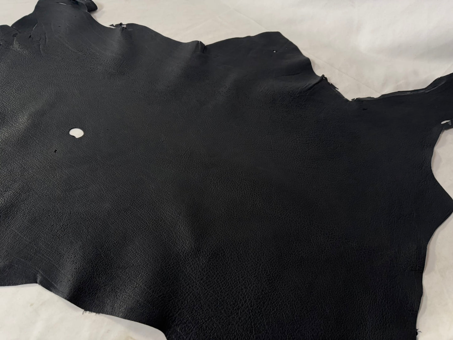 シカ革(ヌメ)ソフトタイプ　ブラックカラー　レザーAランク39ds　1ｍｍ　銀面あり