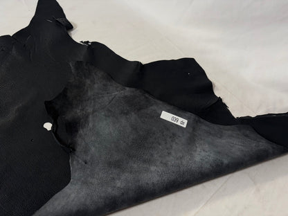 シカ革(ヌメ)ソフトタイプ　ブラックカラー　レザーAランク39ds　1ｍｍ　銀面あり