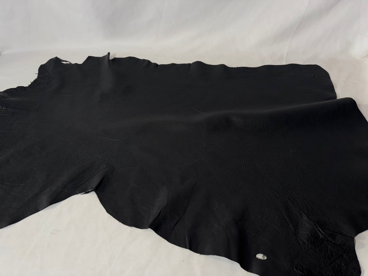 シカ革(ヌメ)ソフトタイプ　ブラックカラー　レザーAAランク45ds　1.1ｍｍ　銀面あり