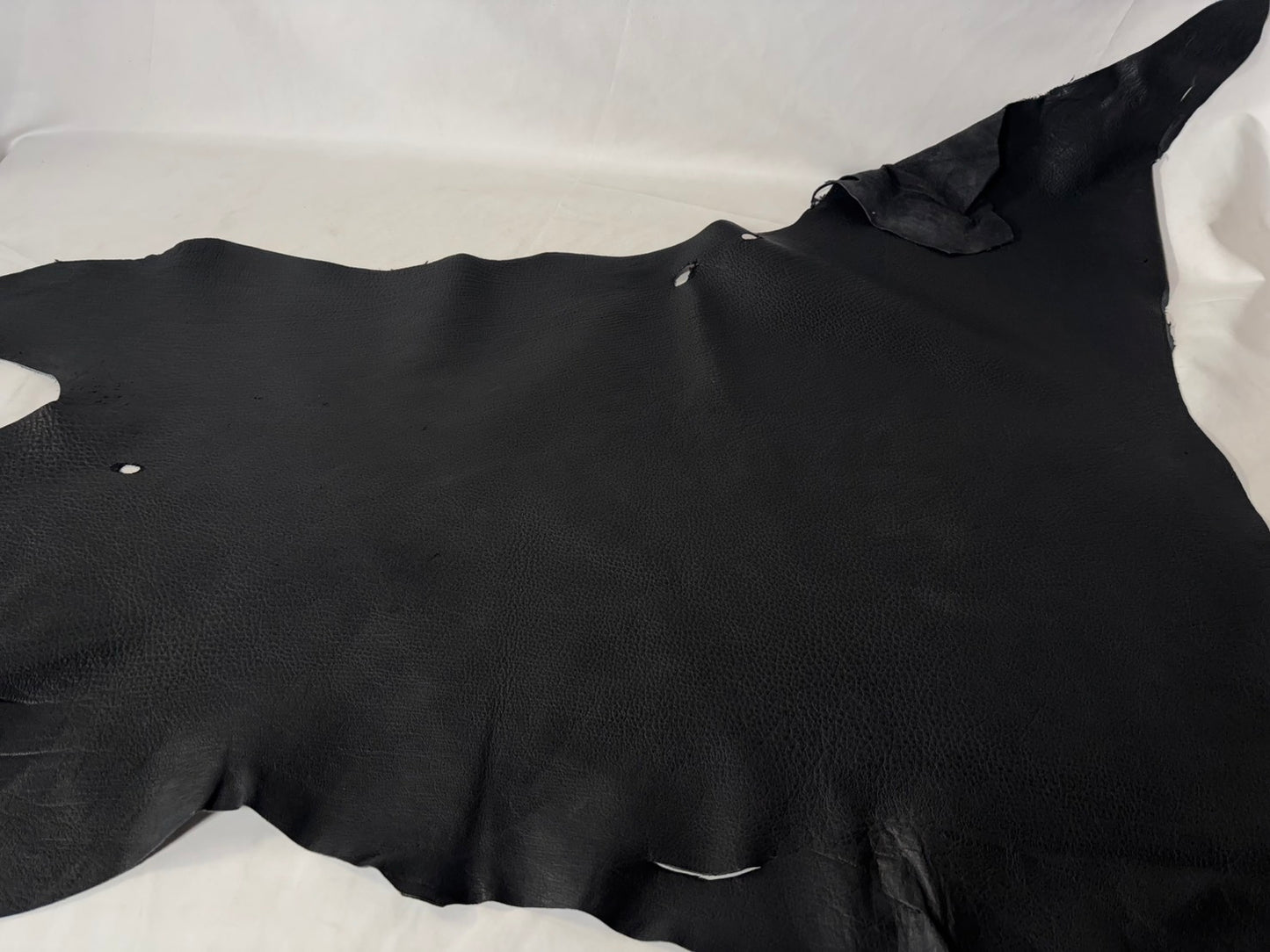 シカ革(ヌメ)ソフトタイプ　ブラックカラー　レザーAランク51ds　1.5ｍｍ　銀面あり