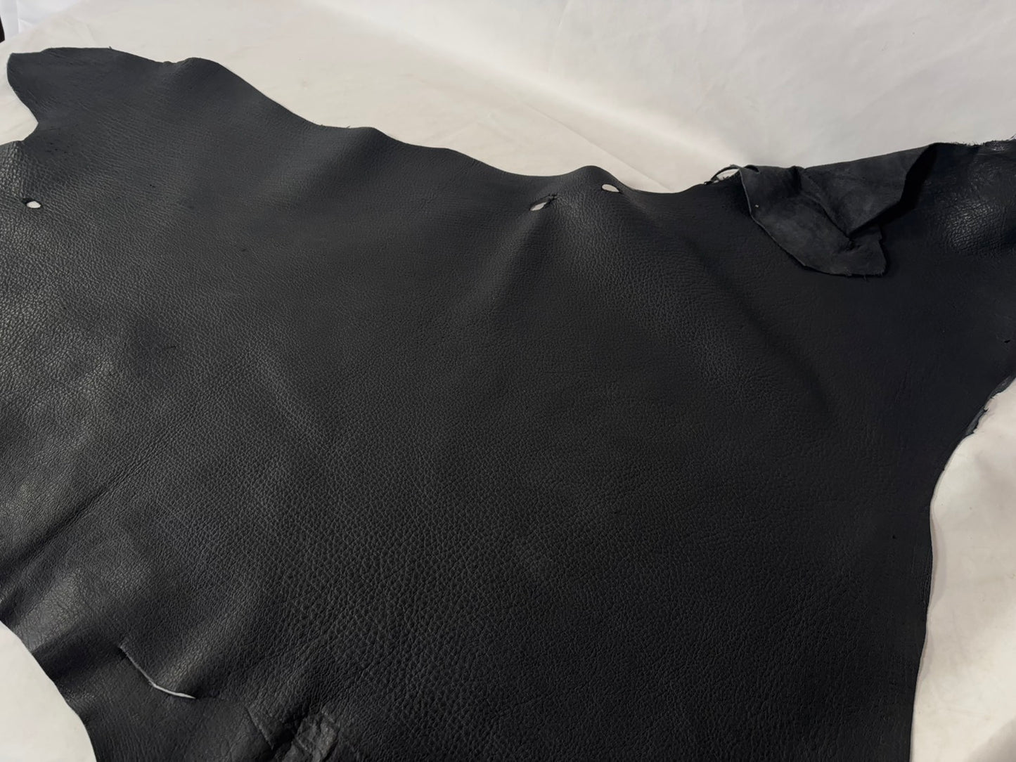 シカ革(ヌメ)ソフトタイプ　ブラックカラー　レザーAランク51ds　1.5ｍｍ　銀面あり