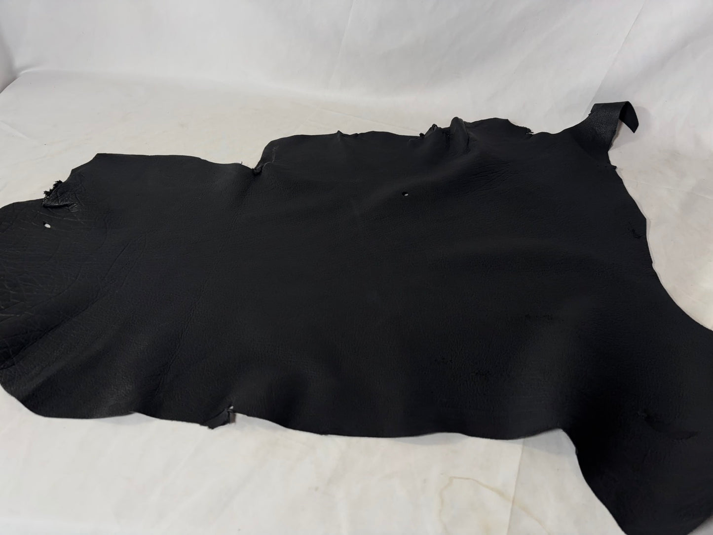 シカ革(ヌメ)ソフトタイプ　ブラックカラー　レザーAランク38ds　1ｍｍ　銀面あり