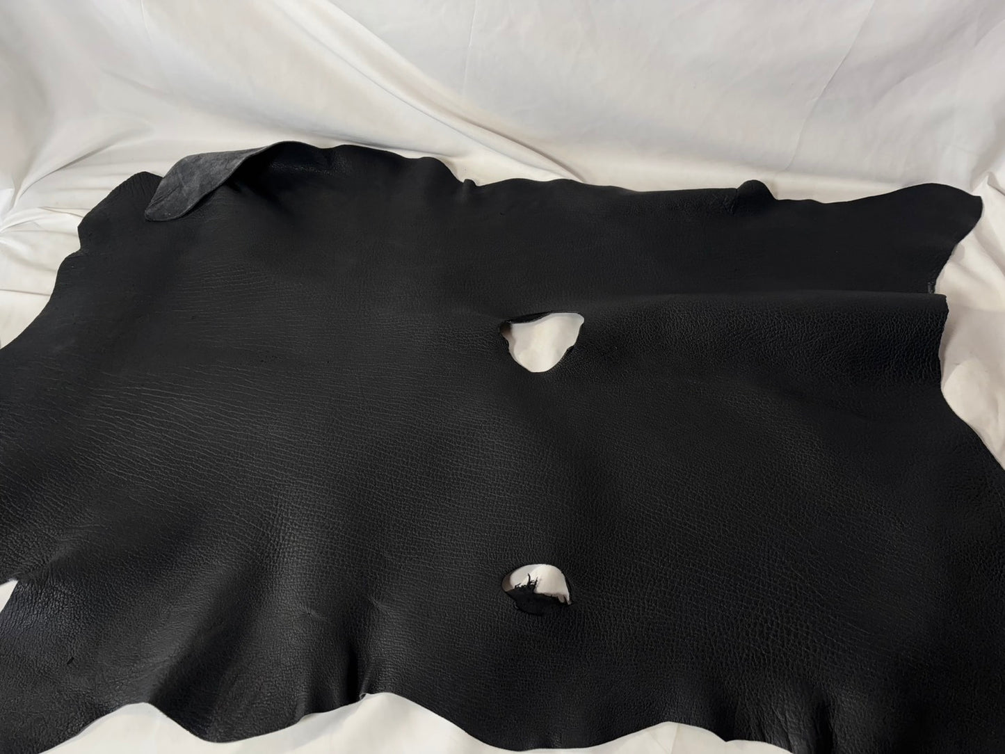 シカ革(ヌメ)ソフトタイプ　ブラックカラー　レザーAランク67ds　2.5ｍｍ　銀面あり