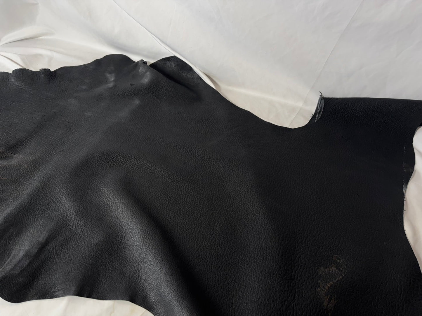 シカ革(ヌメ)ソフトタイプ　ブラックカラー　レザーAランク69ds　1.5ｍｍ　銀面あり