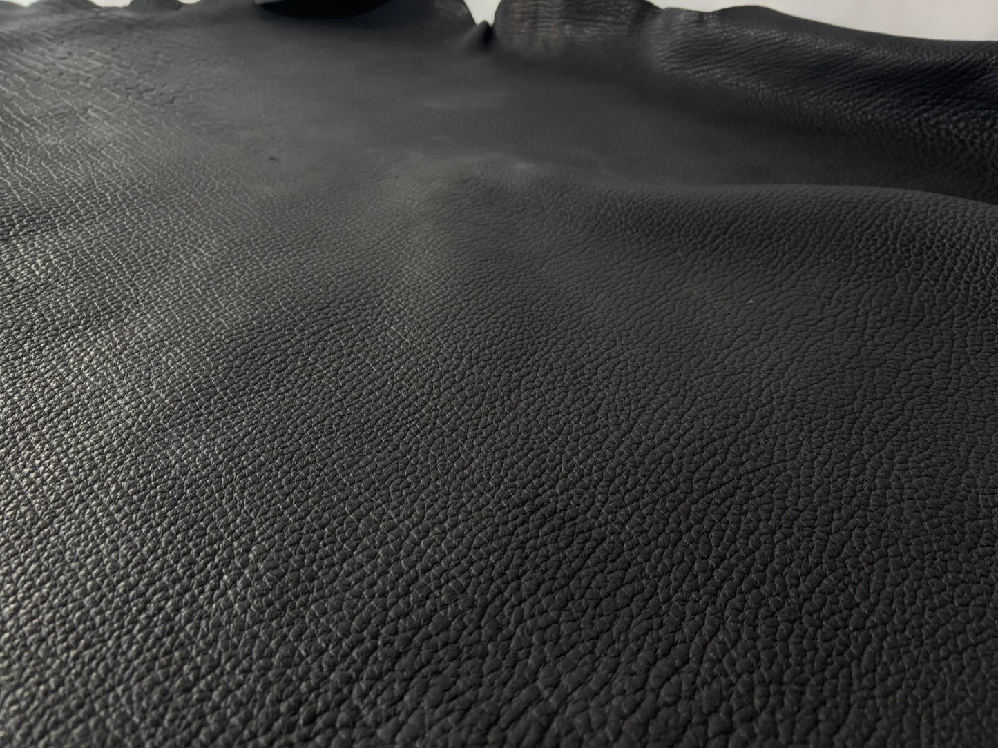 シカ革(ヌメ)ソフトタイプ　ブラックカラー　レザーAランク93ds　3ｍｍ　銀面あり