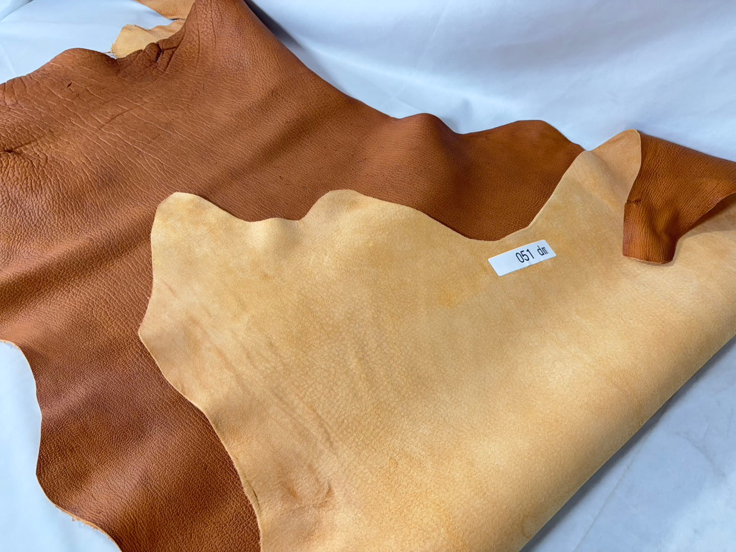 シカ革(ヌメ)ソフトタイプ　キャメルカラー　レザーAランク51ds　2ｍｍ　銀面あり