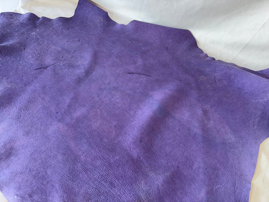 シカ革(ヌメ)ソフトタイプ　パープルカラーAランク70ds　2ｍｍ　銀面あり