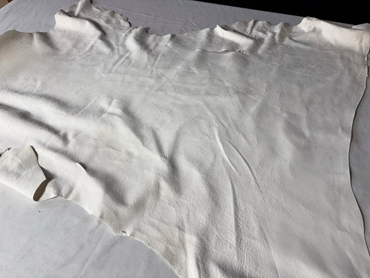 シカ革セ ーム革ヌバック　従来タイプ　　生成りカラーレザーAランク　57ds　0.7㎜ 　①