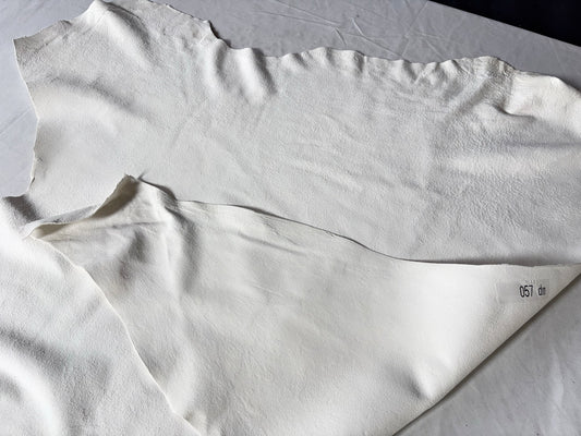 シカ革セ ーム革ヌバック　従来タイプ　　生成りカラーレザーAランク　57ds　0.7㎜ 　③