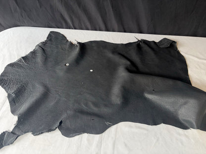 シカ革(ヌメ)ソフトタイプ　ブラックカラーBランク47ds　1ｍｍ　銀面あり　銃跡