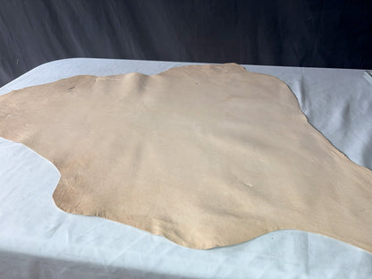 １ds99円　シカ革(ヌメ)白妙(しろたえ)生成りカラー　平均45ds　1㎜～1.2ｍｍ　銀面あり　