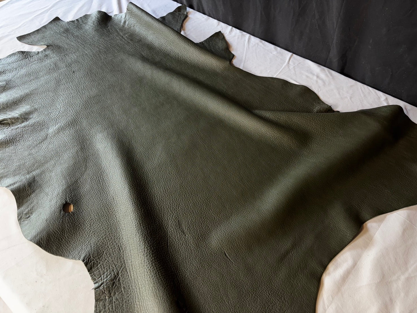 シカ革(ヌメ)ソフトタイプ　げんぶカラーAランク73ds　1.5ｍｍ　銀面あり　